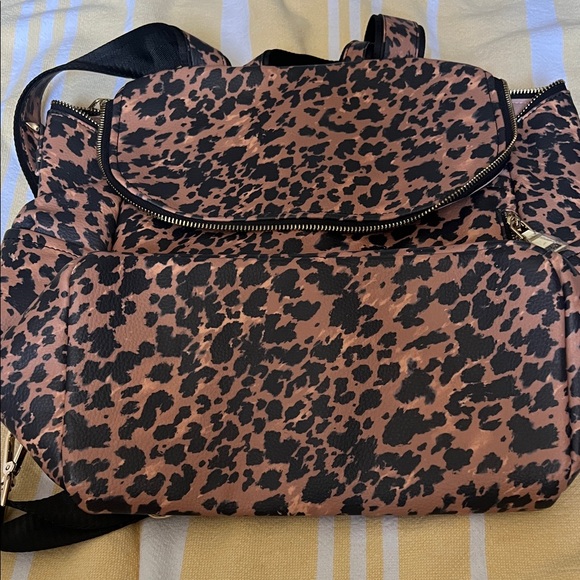 Chic Leopard Print Backpack - Picture 6 of 10